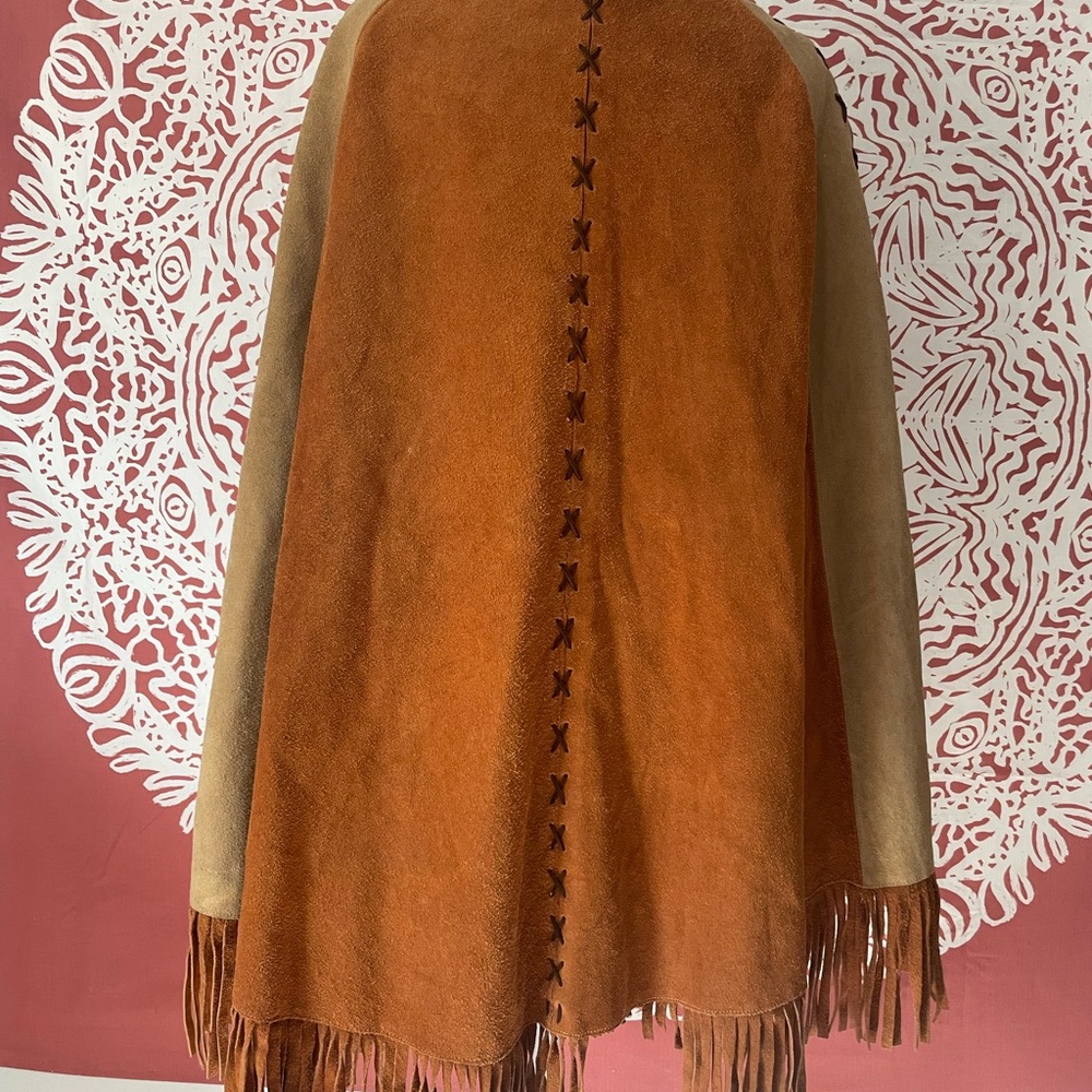 vintage 1960s two-tone brown suede leather fringe poncho by genuine leather - Picture 9 of 14